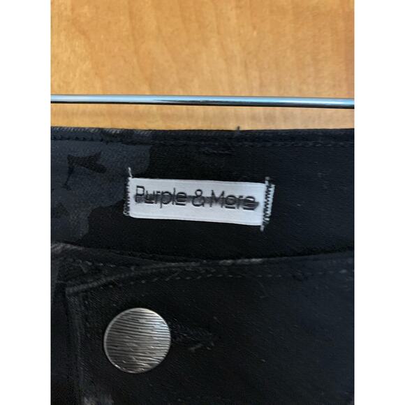 Purple & More Bermuda Shorts Black Gray Floral Women's Size 6 NWT - Picture 4 of 7